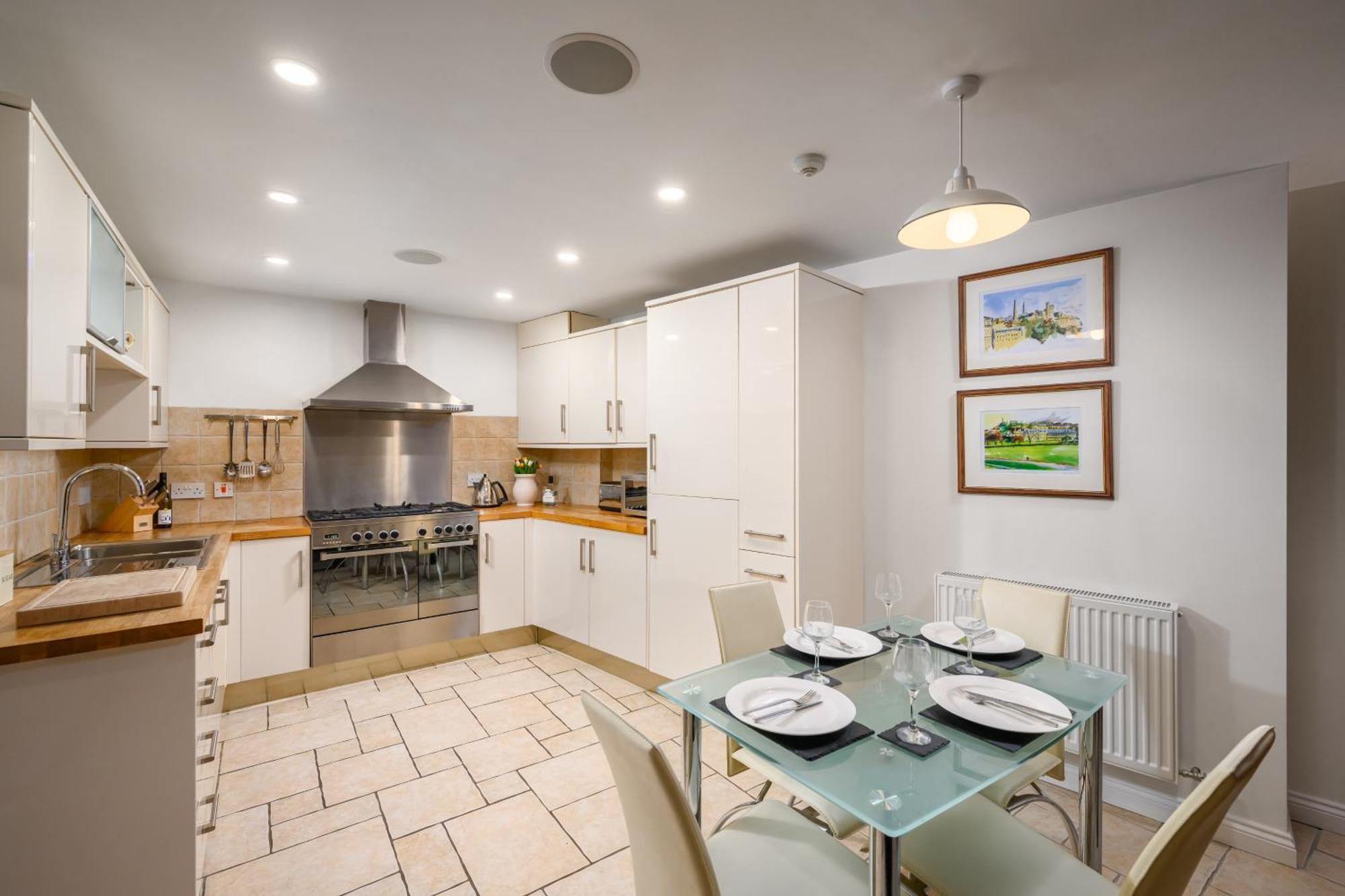 Stylish & 2br Stockbridge Gem * EDI